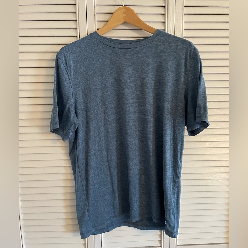 TWO Men’s T-Shirts: Columbia & Sky Manufacturing blue, soft. Size large